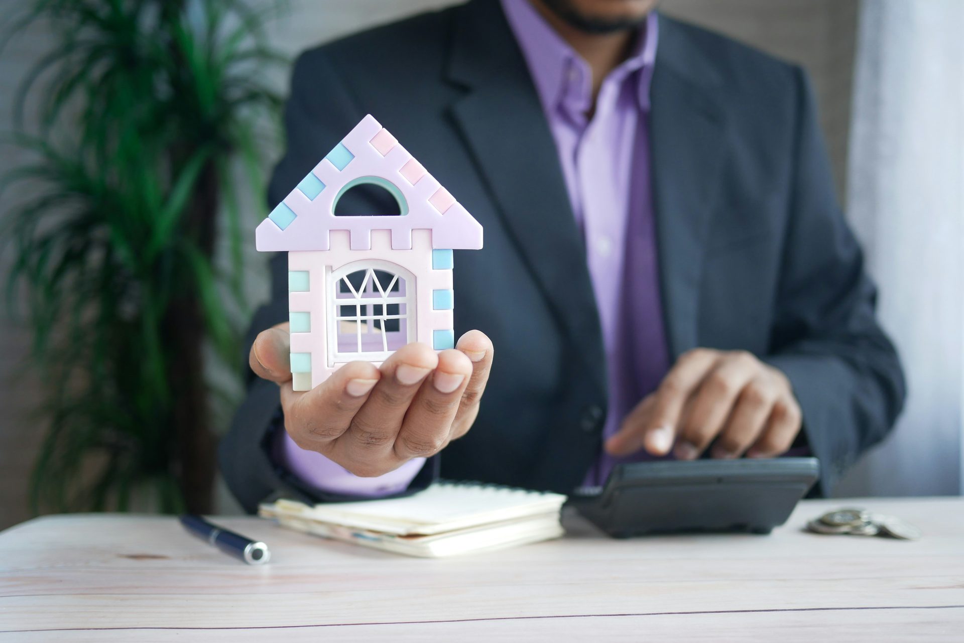 Conseiller Sky Groupe calculant la meilleure prime d'assurance